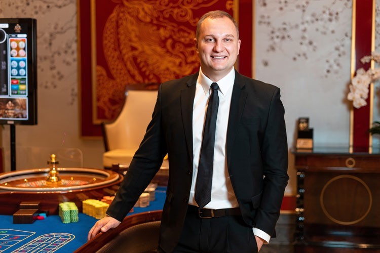 Дмитрий Анфиногенов в казино